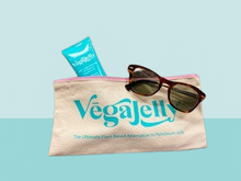 Load image into Gallery viewer, Using a VegaJelly Canvas Bag